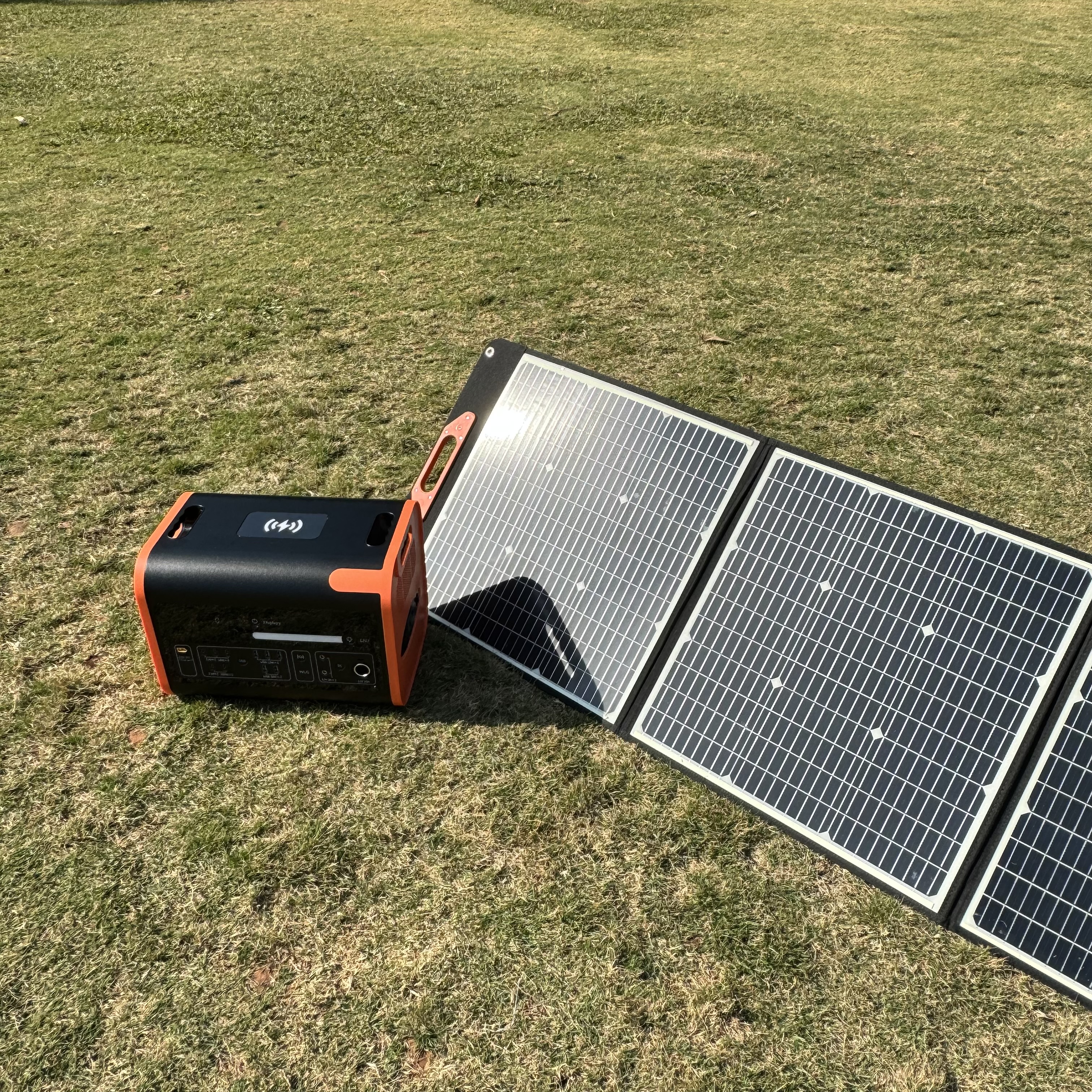 2200W 3000W エネルギー貯蔵モバイル電源、ポータブル太陽光発電所